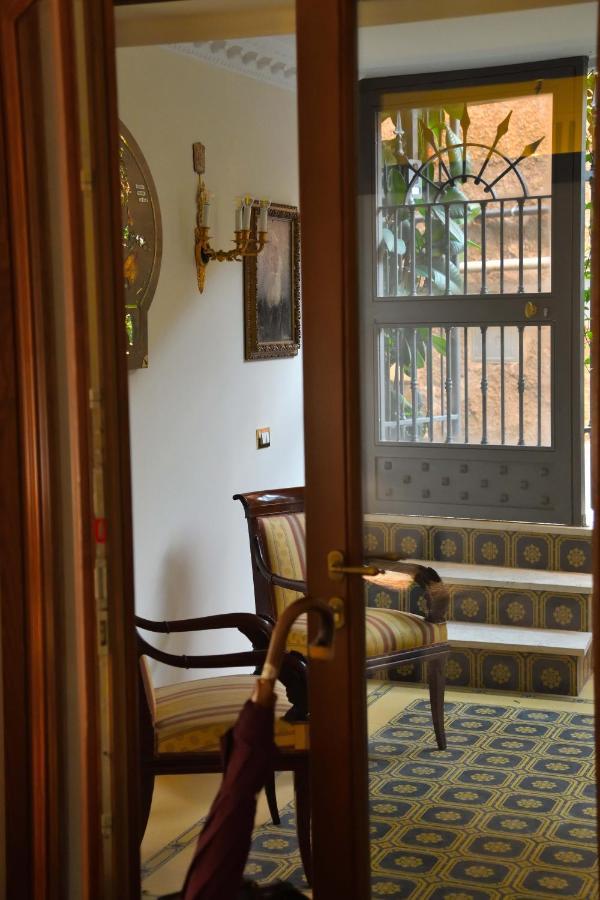 Отель Regal House Roma Capucci 6 Экстерьер фото