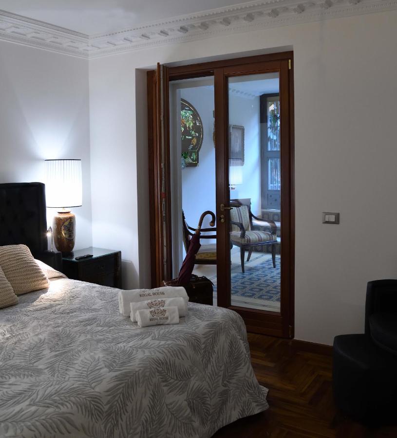 Отель Regal House Roma Capucci 6 Экстерьер фото