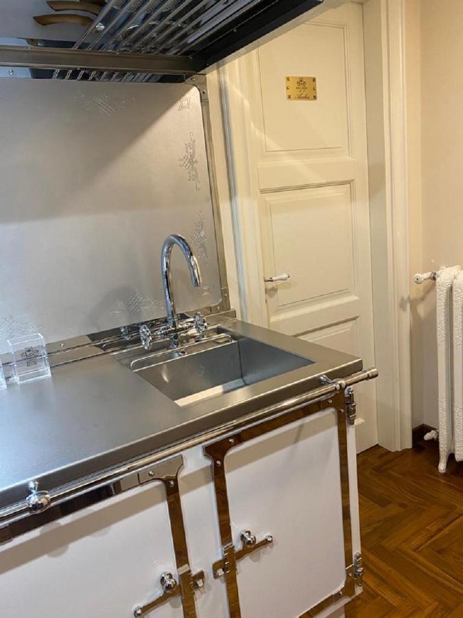 Отель Regal House Roma Capucci 6 Экстерьер фото