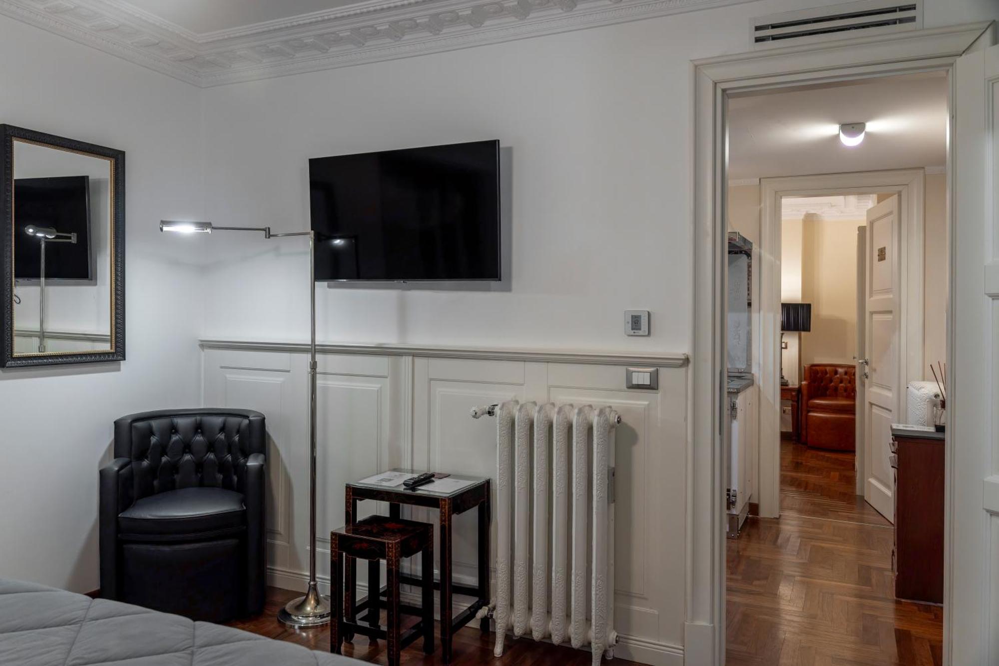 Отель Regal House Roma Capucci 6 Экстерьер фото